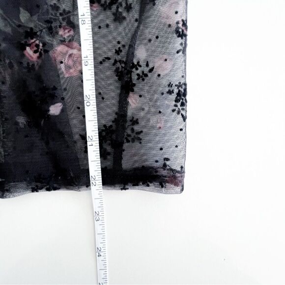 Suzy Shier Floral Blouse Sheer Black Flocked Ruffled Elastic Cuff Women's S - Picture 8 of 9